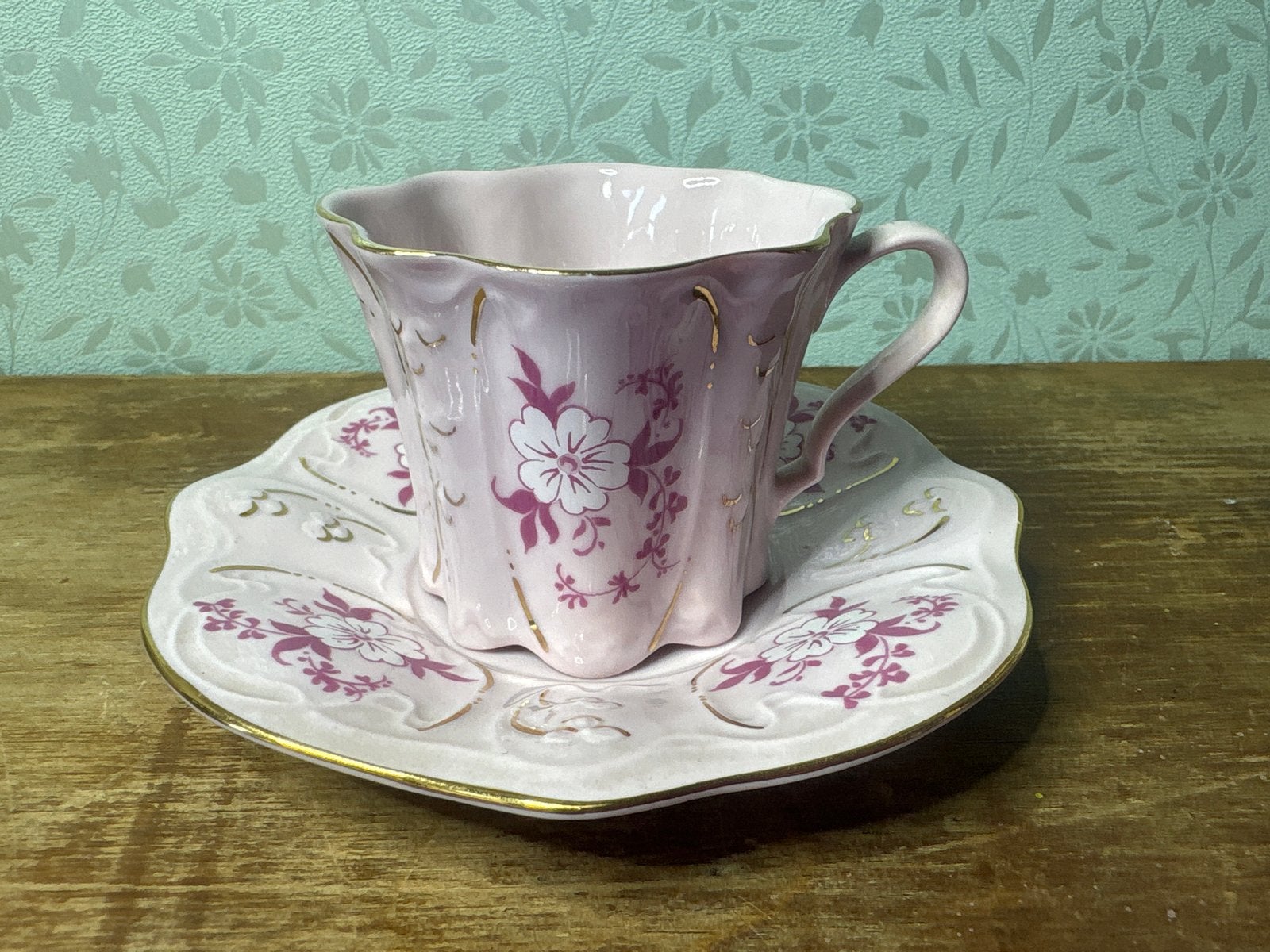 H&C Chodov Rococo kop en schotel roze porselein, Antiek en Kunst, Antiek | Porselein, Ophalen of Verzenden