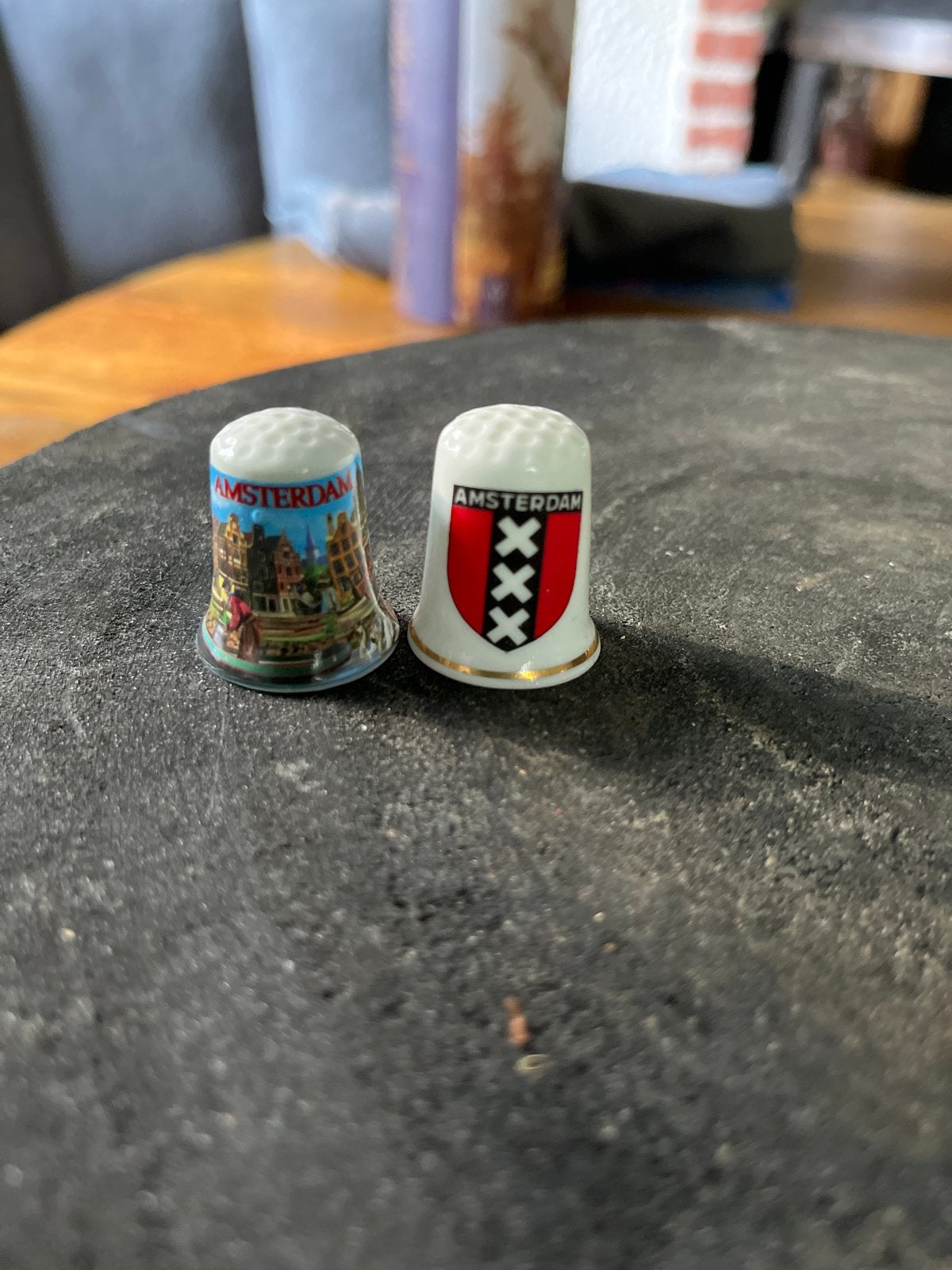 Twee Amsterdamse Vingerhoedjes - Souvenir Collectie, Ophalen of Verzenden, Zo goed als nieuw, Porselein, Nederland
