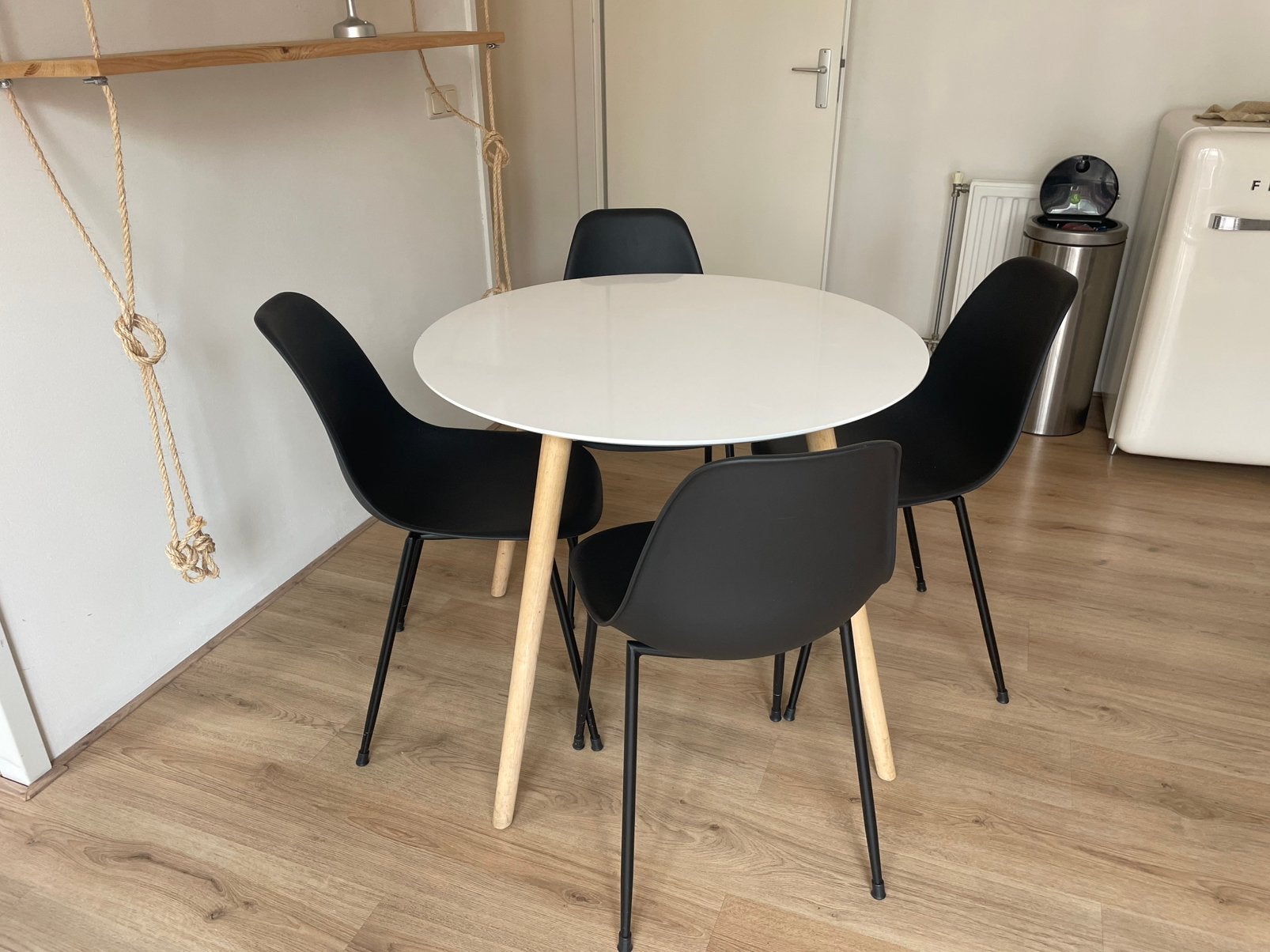 Vier zwarte stoelen, Ophalen, Gebruikt, Zwart, Vier