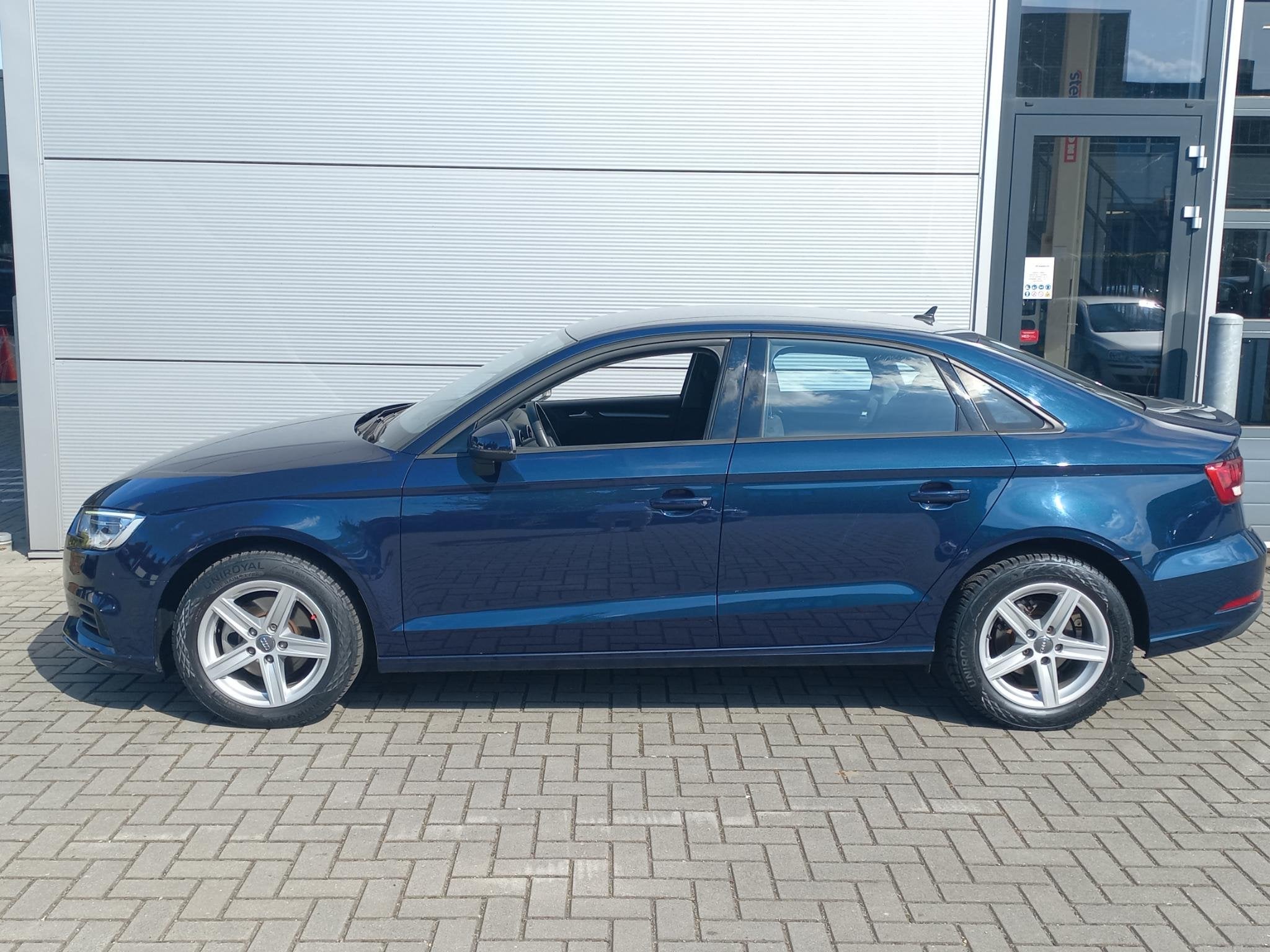 Audi A3 Limousine 30 TFSI 116pk Pro Line | Airconditioning |, Voorwielaandrijving, Stof, Gebruikt, Blauw