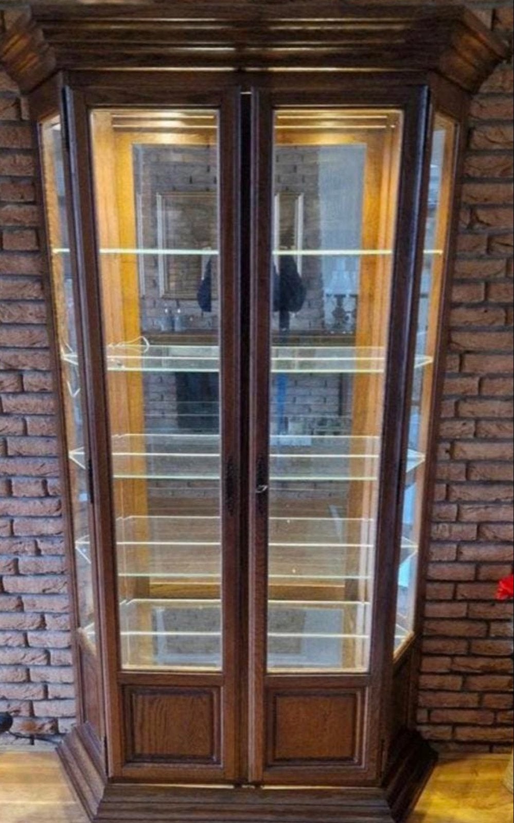 Eiken vitrinekast met glazen deuren en planken, Ophalen, Gebruikt, Eikenhout, 50 tot 100 cm