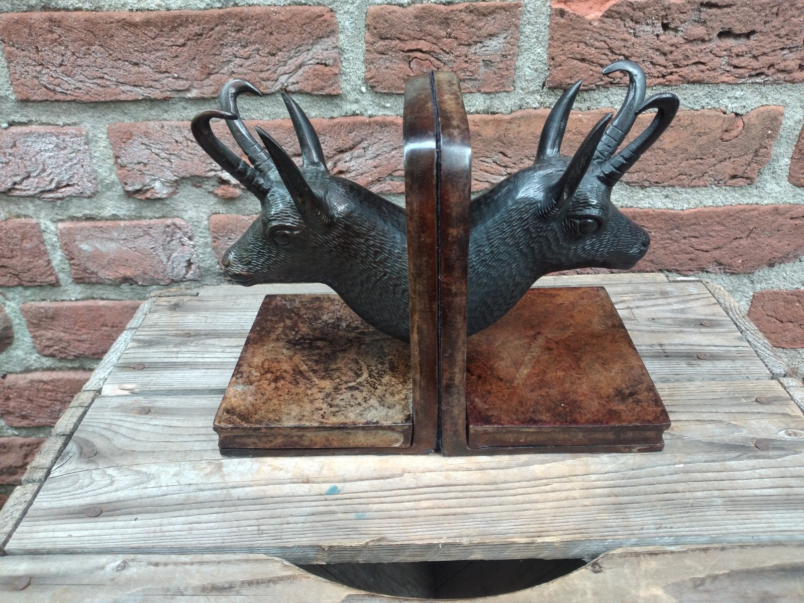 2 bronzen boekensteunen steenbokken, Ophalen of Verzenden, Brons