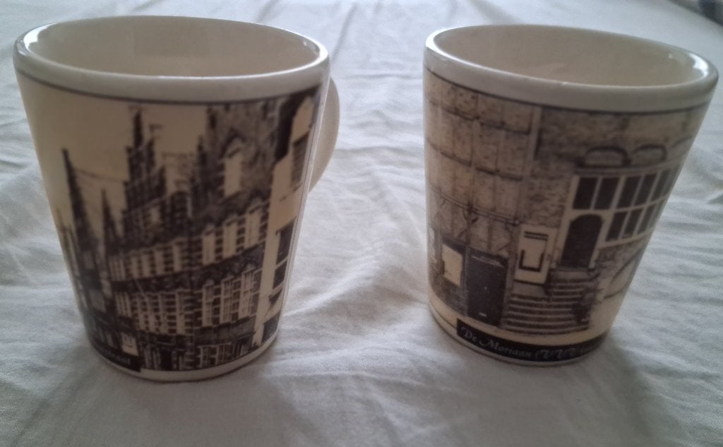 2 mokken beige/bruin, Gebruikt, Overige stijlen, Aardewerk, Mok