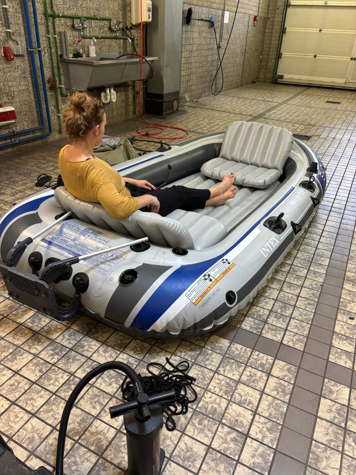 Intex Excursion 4 opblaasboot + MotorGuide elektromotor, Watersport en Boten, Ophalen, Opblaasbaar, Drie personen of meer, Kajak