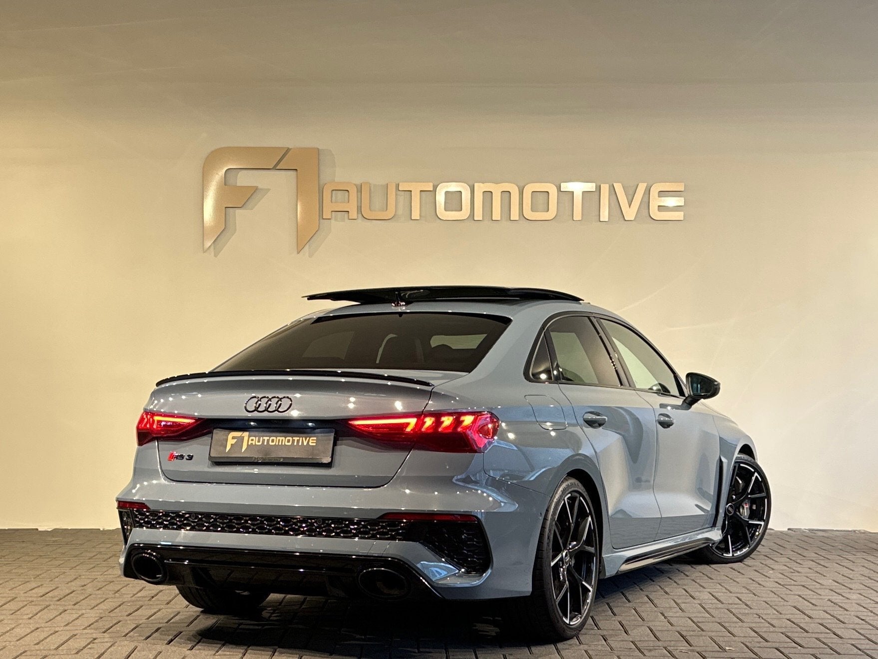 Audi RS3 Limousine 2.5 TFSI quattro Pano|Ceramic|HuD|B&O|Key, Auto's, Audi, Automaat, Gebruikt, Zwart, RS3
