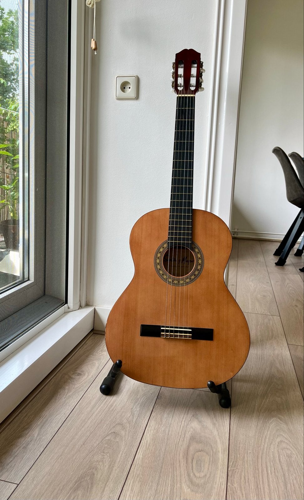 Santos y Mayor Klassieke Gitaar 4/4 met standaard en hoes, Muziek en Instrumenten, Ophalen, Gebruikt, Klassieke of Spaanse gitaar