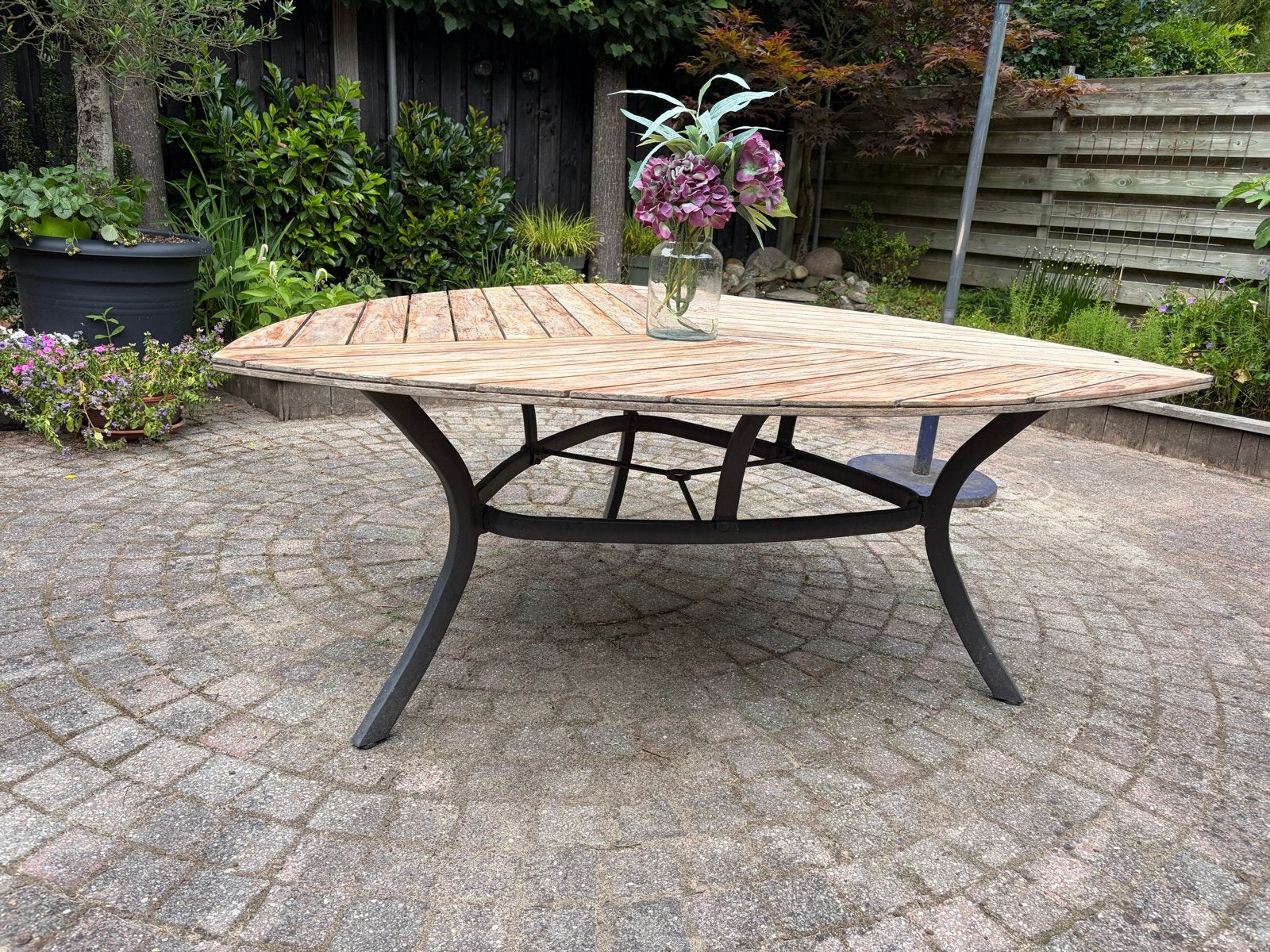 Teakhouten tuintafel driehoek met aluminium onderstel, Tuin en Terras, Ophalen, Gebruikt, Hout