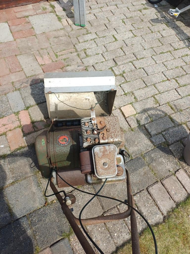 Oude benzine grasmaaier met rol, Ophalen, Gebruikt, Minder dan 30 cm, Benzine-grasmaaier