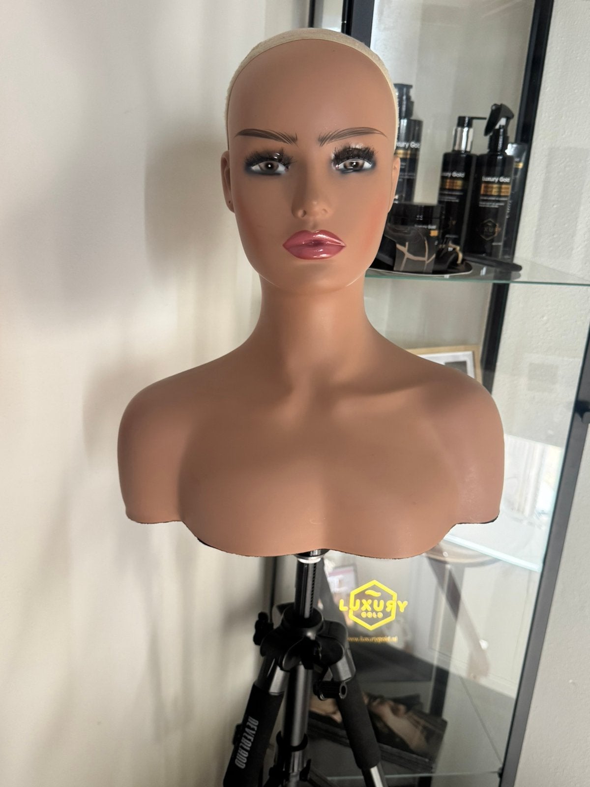 Pruiken standaard, mannequin hoofd., Ophalen, Zo goed als nieuw
