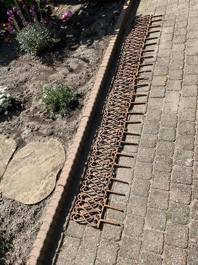 12 gietijzeren tuin afscheidings hekjes 16x18 cm, Tuin en Terras, Tuinhekken en Hekwerk, Ophalen of Verzenden, Gebruikt, IJzer