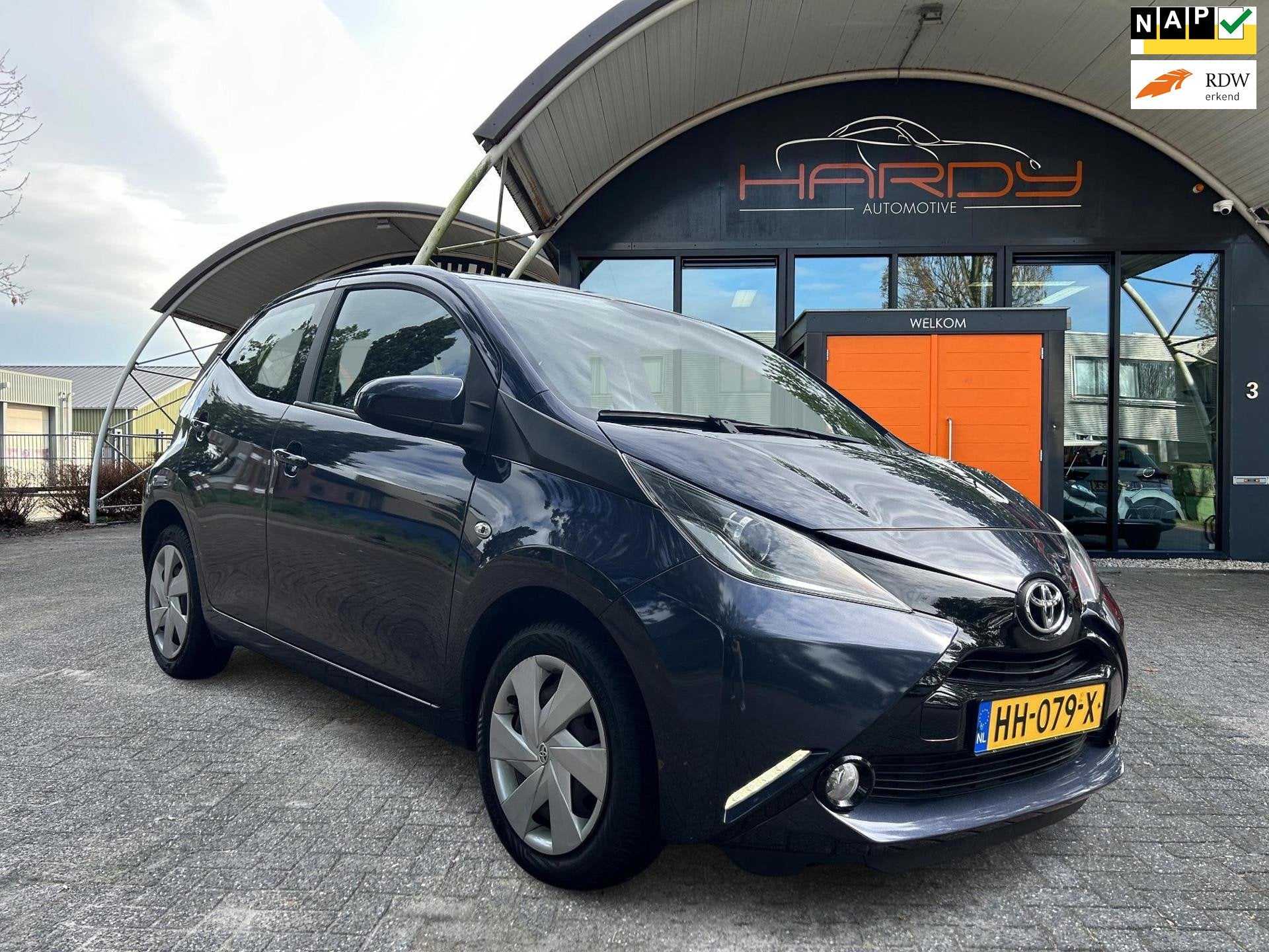 Toyota Aygo 1.0 VVT-i X-PLAY CAMERA 100% Dealer Onderhouden, Voorwielaandrijving, Stof, Gebruikt, Origineel Nederlands