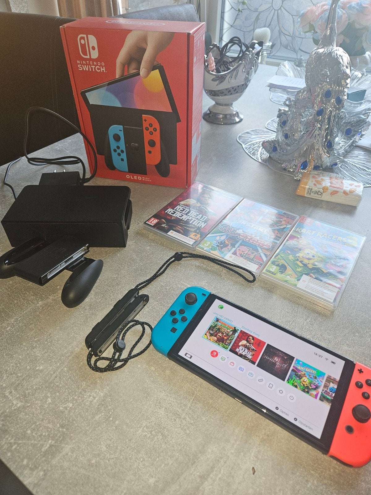 Nintendo Switch OLED met 3 games en accessoires, Ophalen, Nieuw