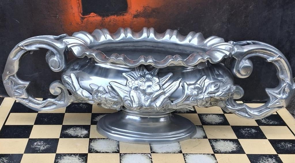 Jardinière. Aluminium. Floraal geornamenteerd.  54/18/24 cm., Antiek en Kunst, Curiosa en Brocante, Ophalen