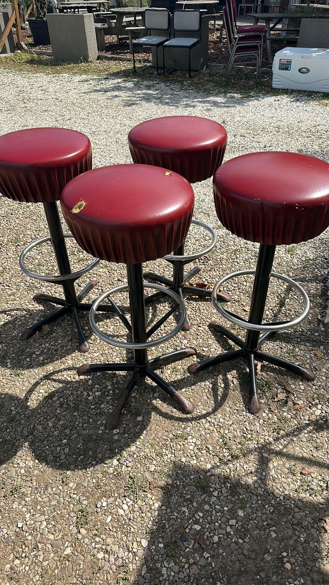 Vier barkrukken/. Metalen voet .. opknapppers, Huis en Inrichting, Barkrukken, Ophalen, Gebruikt, Met voetsteun, 90 cm of meer