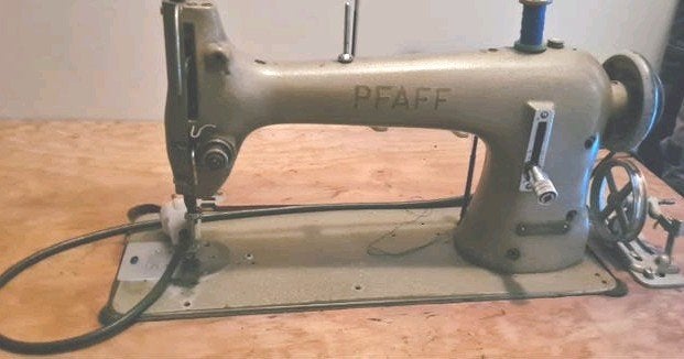 Pfaff industriele naaimachine incl naaigaren en toebehoren., Ophalen
