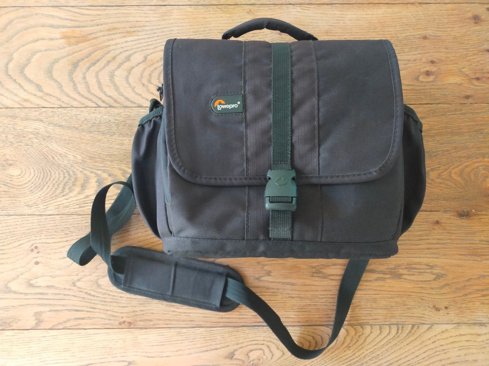Lowepro Adventura 170 cameratas, Ophalen, Lowepro, Zo goed als nieuw, Zijvakken