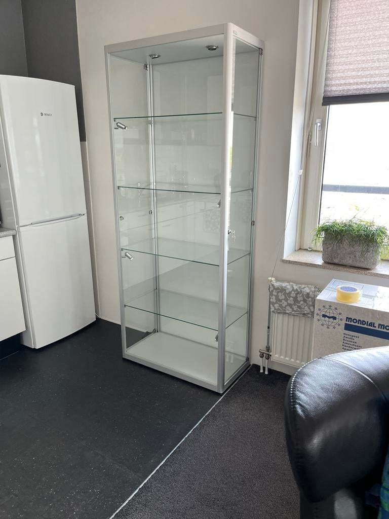 Te koop VITRINE KAST., Zo goed als nieuw, 150 tot 200 cm, 25 tot 50 cm, 50 tot 100 cm