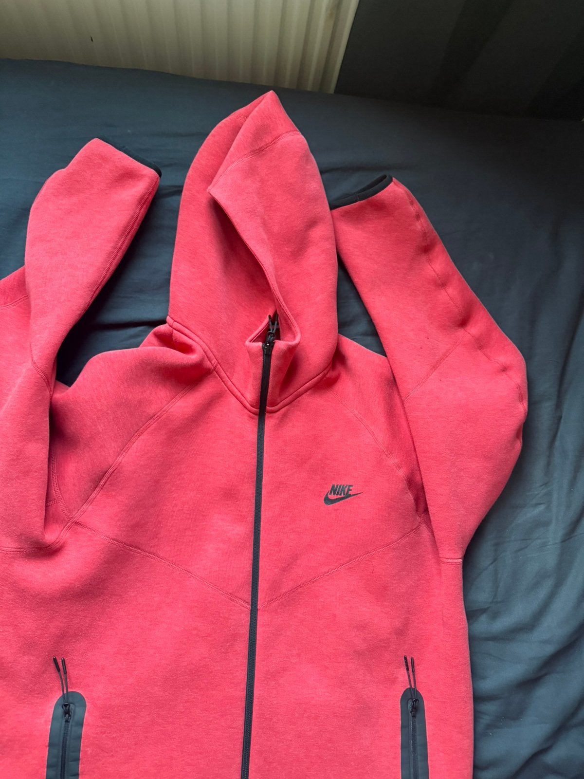 Nike tech pak rood, Ophalen of Verzenden, Zo goed als nieuw, Overige maten, Rood
