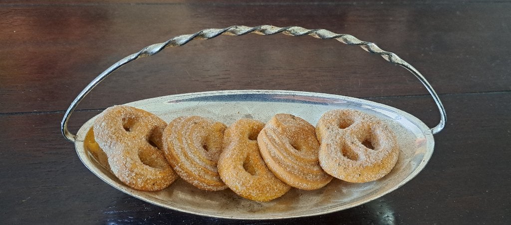 Verzilverd bonbon schaaltje met sierkoekjes, Antiek en Kunst, Ophalen of Verzenden