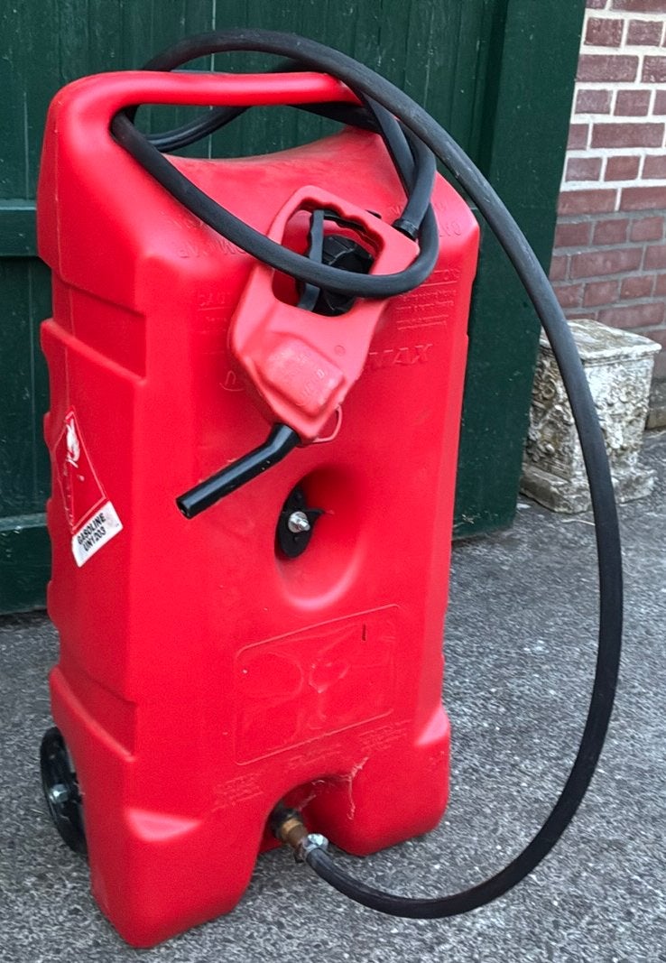 Benzine jerrycan met benzine pomp, Ophalen, Zo goed als nieuw