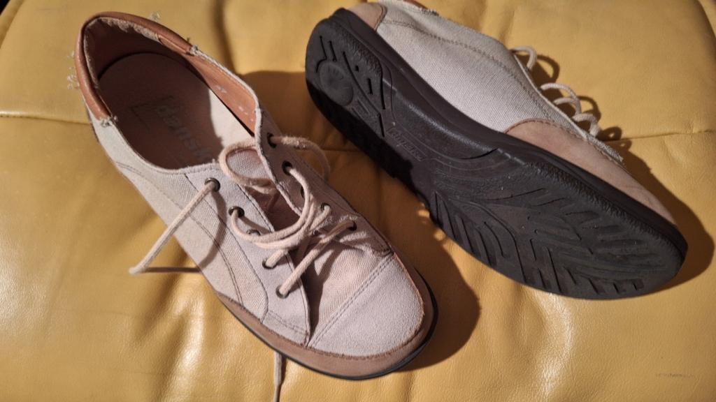 Dansko veterschoen,leer, beige linnenlook maat 37, Ophalen of Verzenden, Zo goed als nieuw, Beige, Sneakers of Gympen