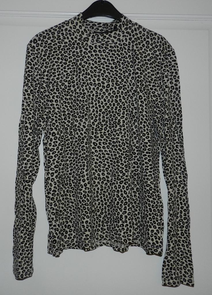 Nieuwe Jazlyn coltrui, beige met zwarte figuren, maat XXXL., Kleding | Dames, Verzenden, Nieuw, Maat 46/48 (XL) of groter, Beige