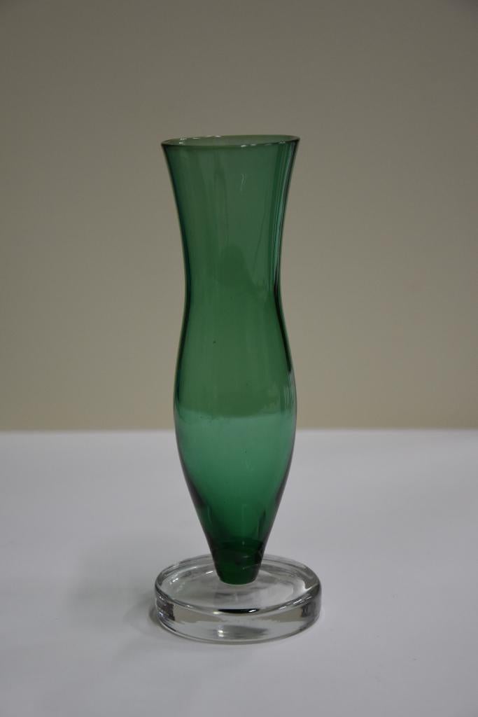 Vintage smaragd groen glazen vaasje, Antiek en Kunst, Antiek | Glas en Kristal, Ophalen of Verzenden