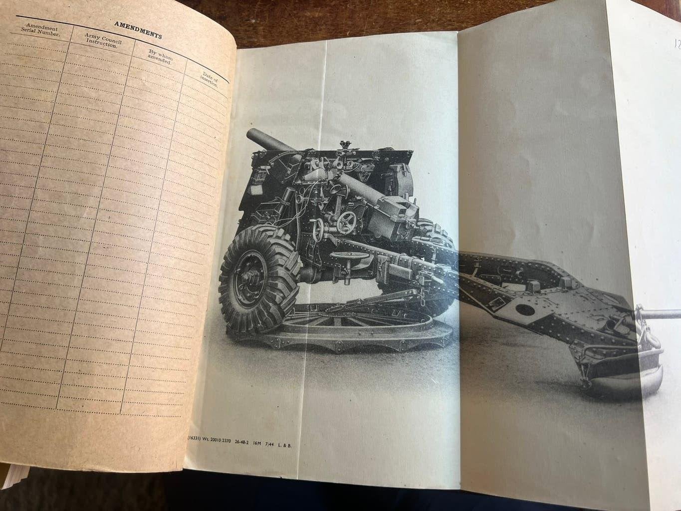 WO2 Brits onderhoud voorschrift 25 Pr Artillerie kanon 44, Verzamelen, Verzenden, Engeland, Embleem of Badge