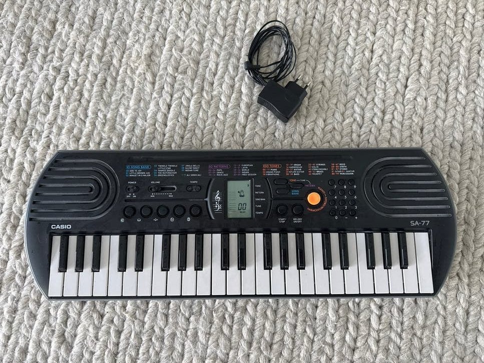 Casio SA-77 Keyboard - Compact en veelzijdig, Muziek en Instrumenten, Keyboards, Ophalen of Verzenden, Zo goed als nieuw, Overige aantallen