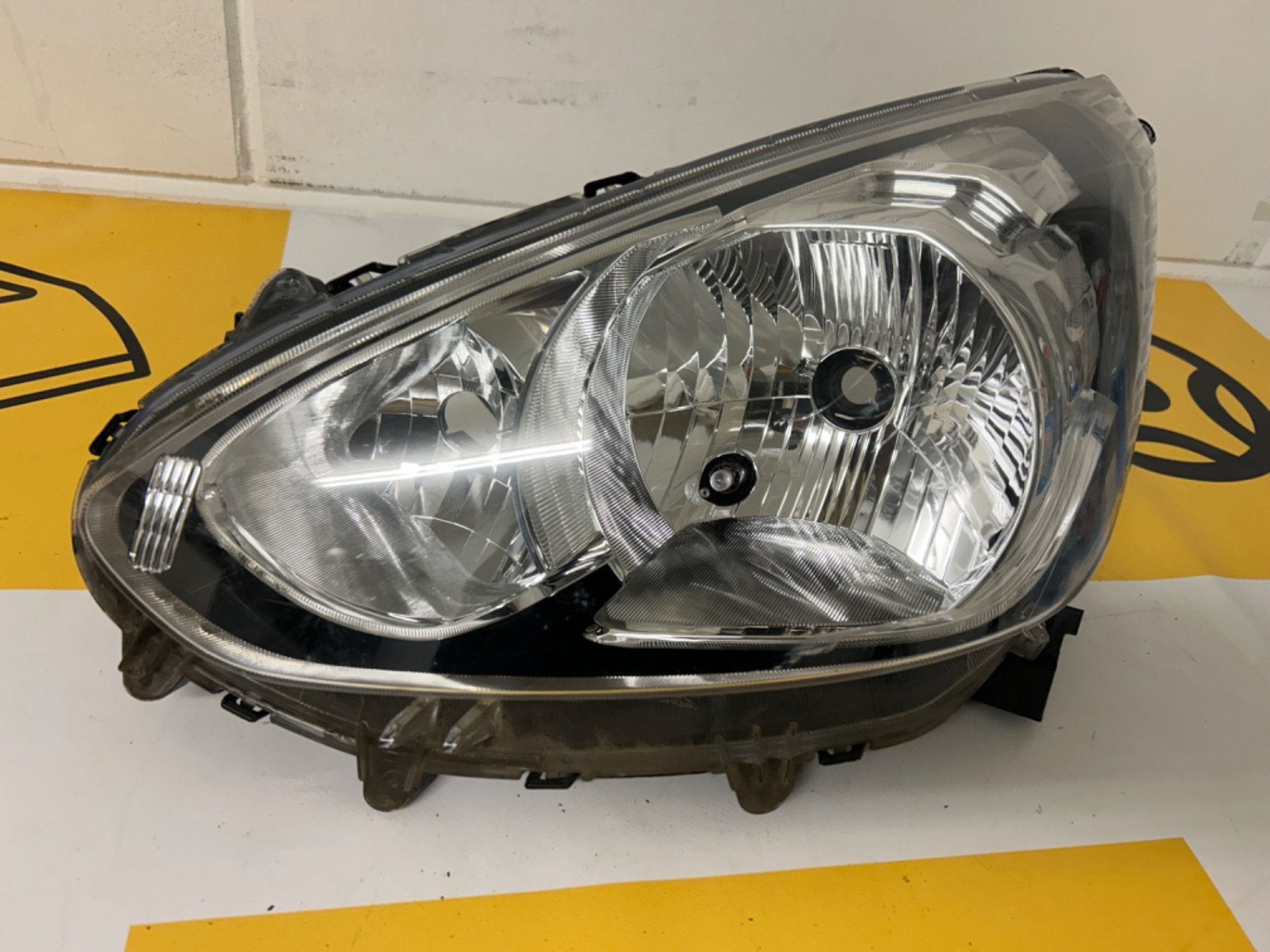Linker koplamp MITSUBISHI SPACE STAR 8301c193 koplamp, Auto-onderdelen, Verlichting, Info@fabrikant.eu, Fabrikantstraat 1
1000 AA  Amsterdam, NL