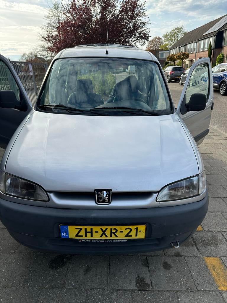 Peugeot Partner 1.8 Combispace 1999 Grijs, 1145 kg, 4 cilinders, 620 kg, 49 €/maand