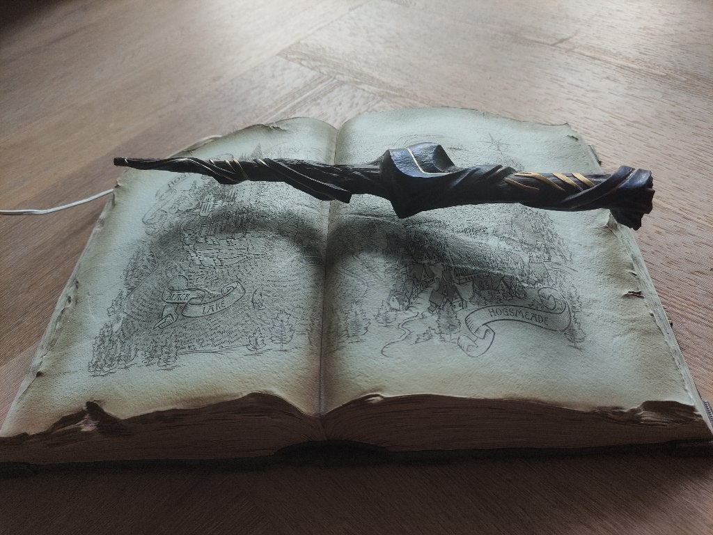 Hogwarts Legacy floating wand - geen game!, Ophalen of Verzenden, Zo goed als nieuw, Replica