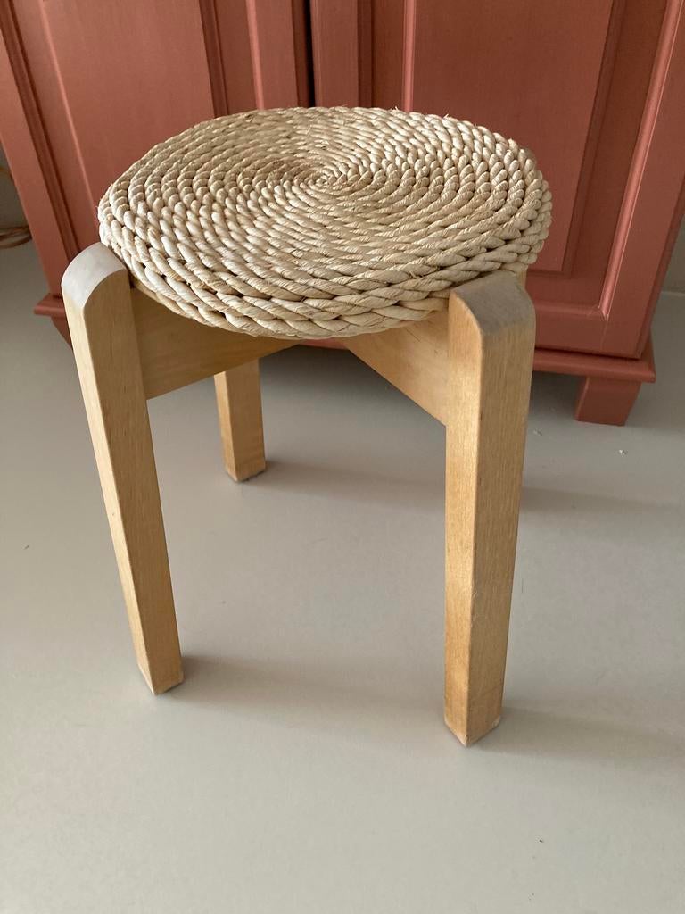 Scandinavian design Pine Rush Scandinavische houten kruk, Huis en Inrichting, Krukjes, Ophalen of Verzenden, Zo goed als nieuw