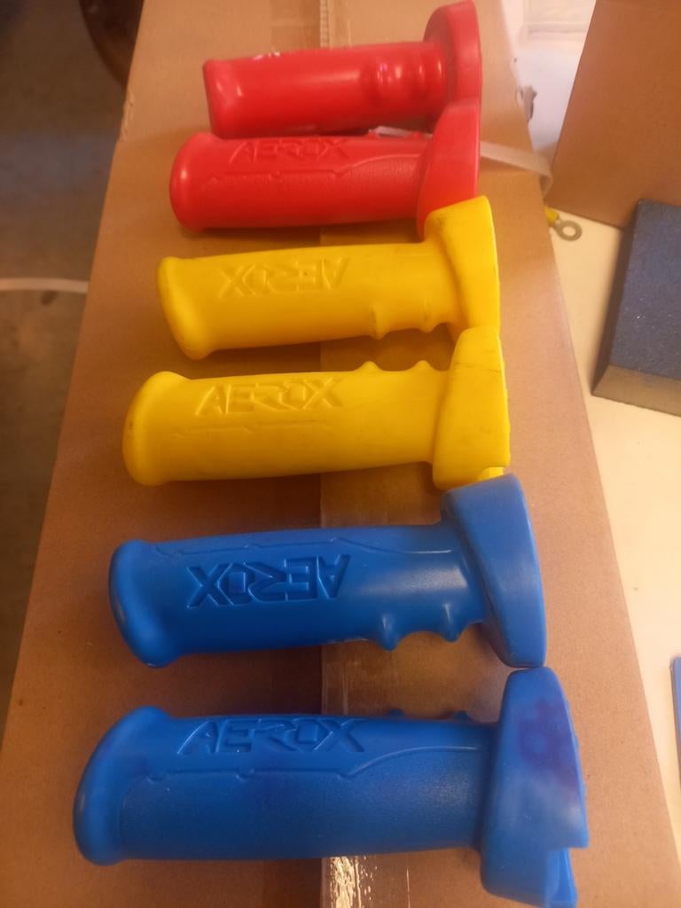 Nieuwe handvatten Yamaha aerox, Overige typen, Ophalen of Verzenden, Vlijtseweg 17-2 APELDOORN, Aerox