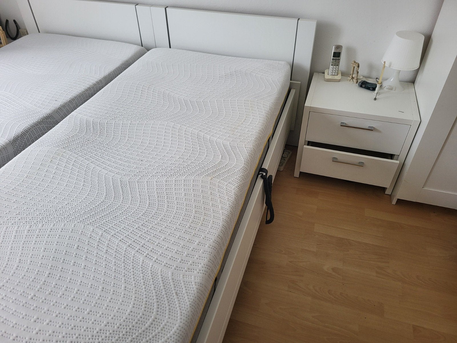 Elektrisch bed met defecte motor - voor de handige Harry, Verstelbaar, Wit, Tweepersoons, Ophalen of Verzenden