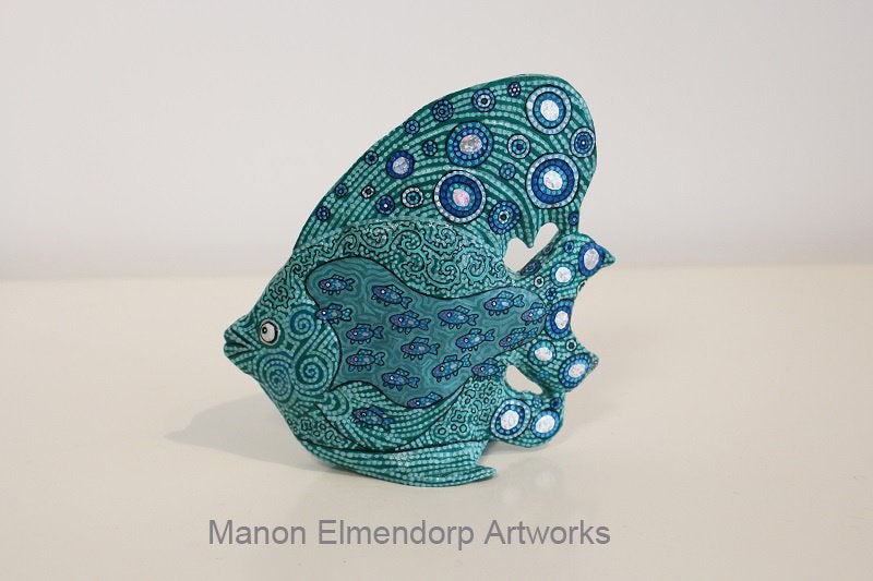 Uniek Handbeschilderd Beeldje Tropische Vis Gesigneerd, Blauw, Minder dan 20 cm, Ophalen of Verzenden, Zeeleven