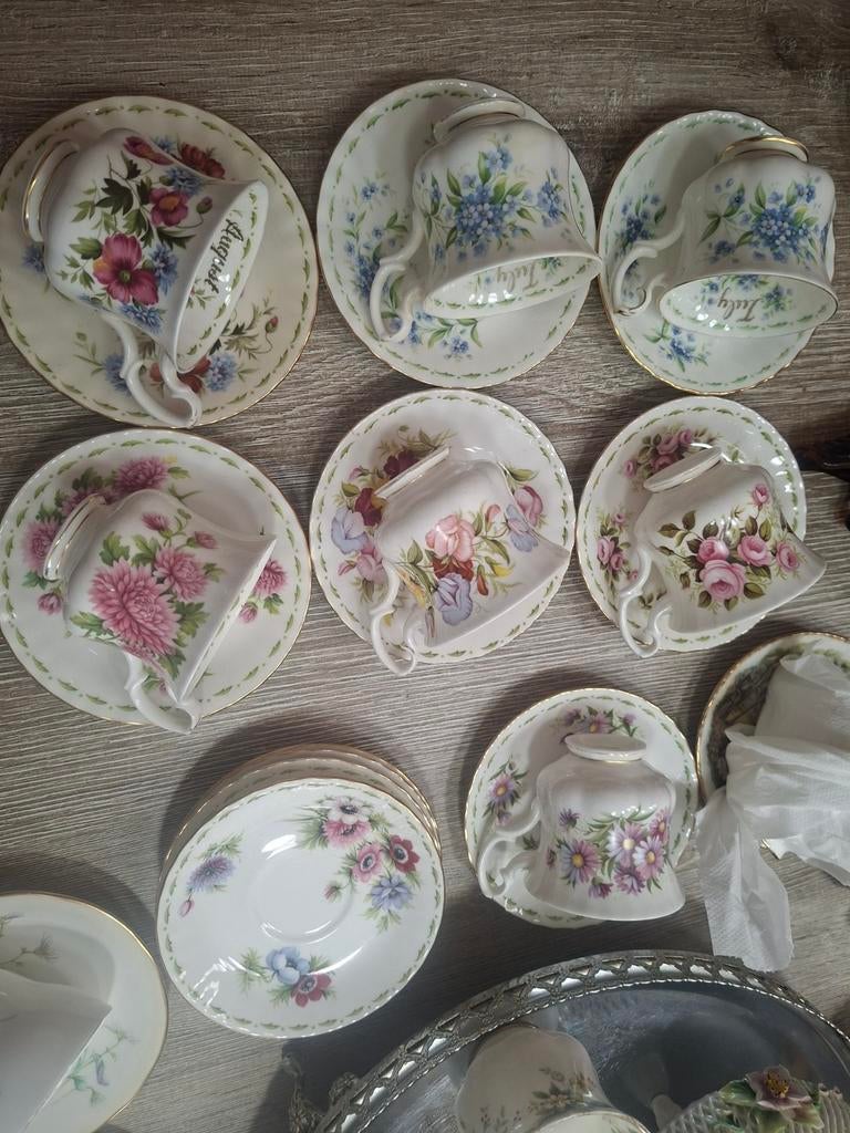 Royal Albert Maandbloemen Kop en Schotels Collectie, Ophalen