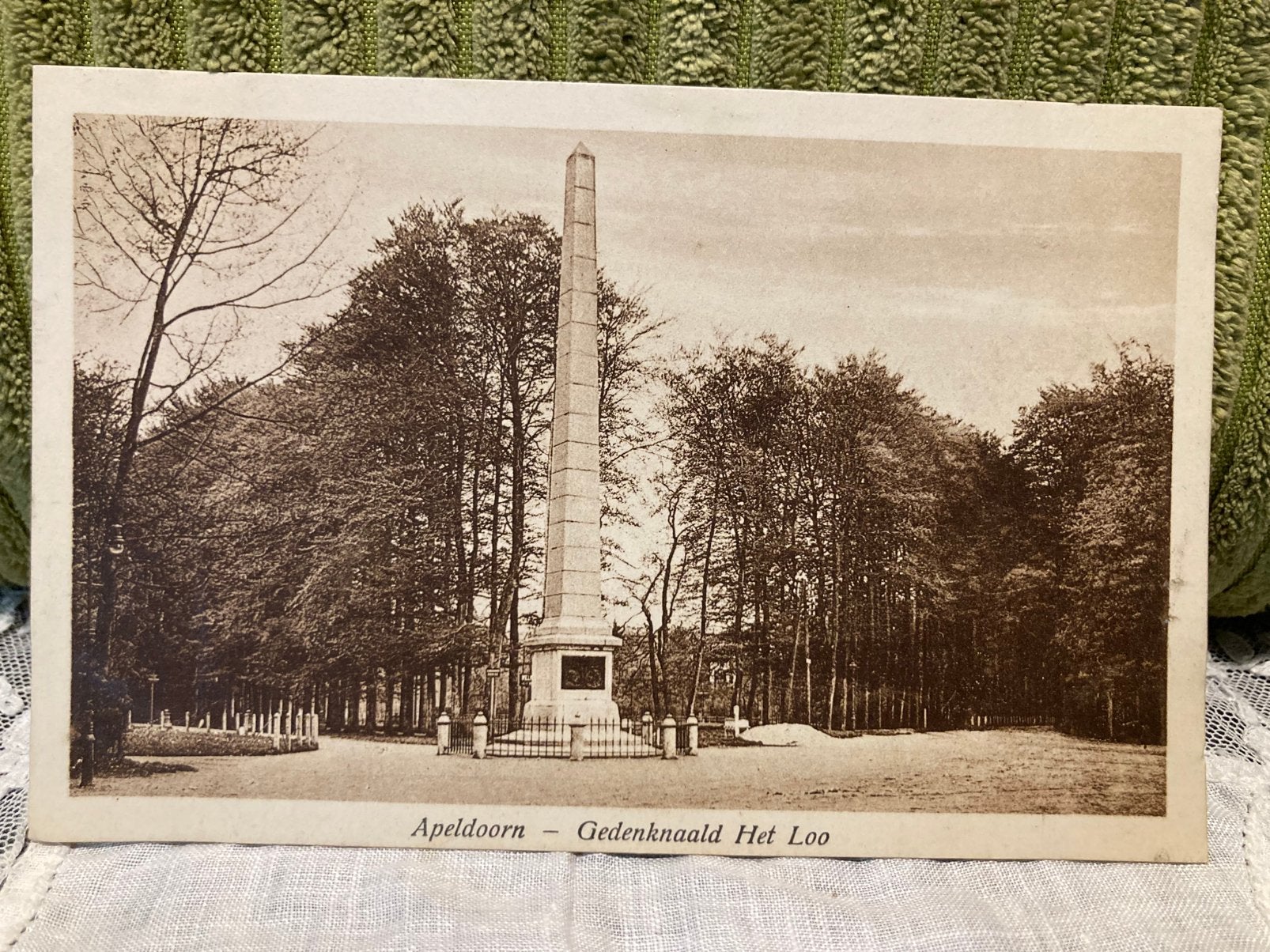 Antieke ansichtkaart Apeldoorn Gedenknaald (190826), Ophalen of Verzenden, Voor 1920, Ongelopen, Gelderland