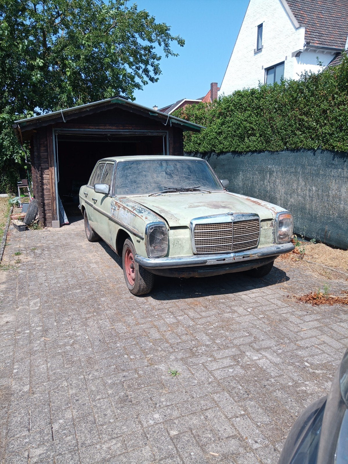 Mercedes W115 D schuurvondst, Ophalen of Verzenden