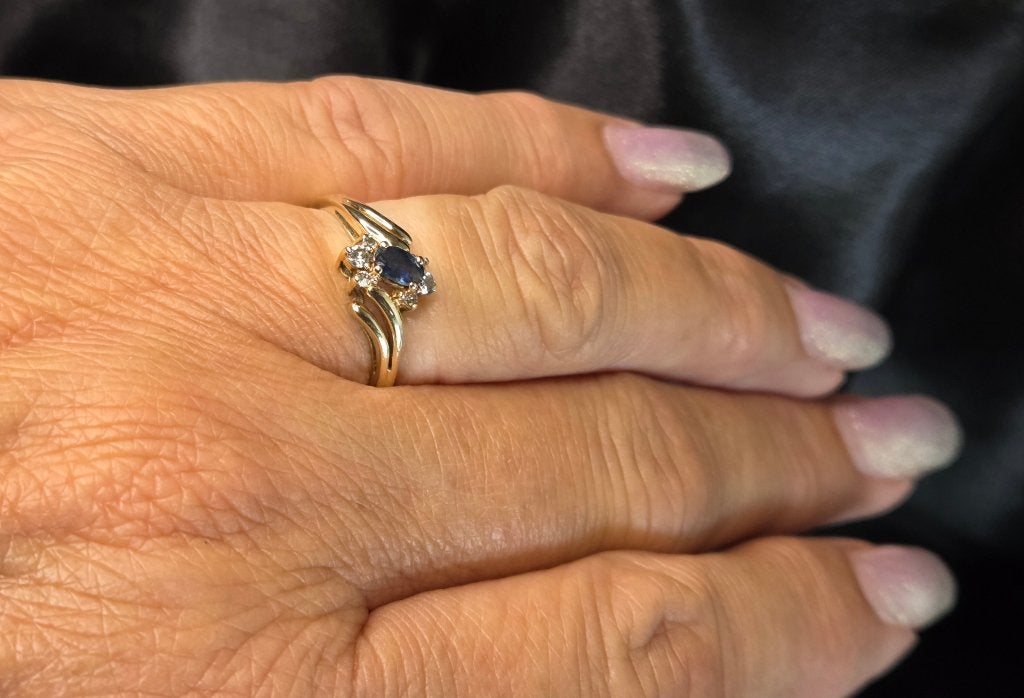 Gouden Vintage ring edelsteen saffier en diamant. 2026/671, Ophalen of Verzenden, Goud, Ring, Met edelsteen