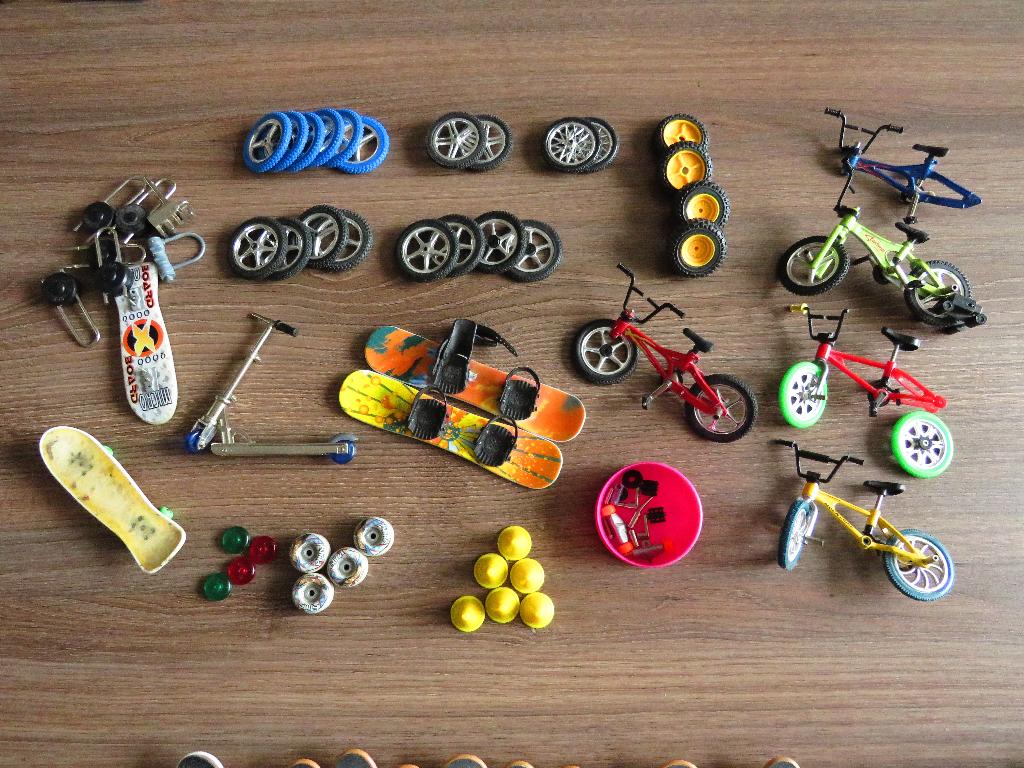 Diverse onderdelen voor vinger skateboardjes, Ophalen of Verzenden, Gebruikt