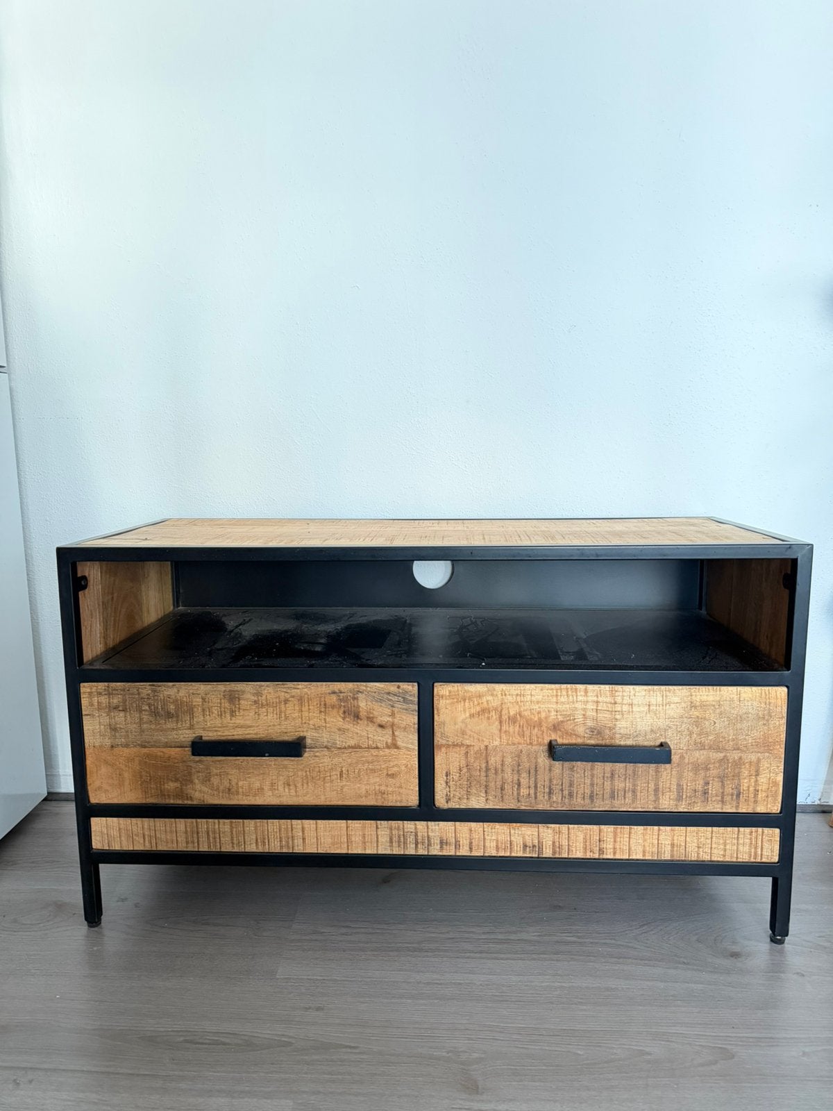 Mango hout tv meubel, Huis en Inrichting, Kasten | Televisiemeubels, 50 tot 100 cm, Zo goed als nieuw, Minder dan 100 cm, Industrieel