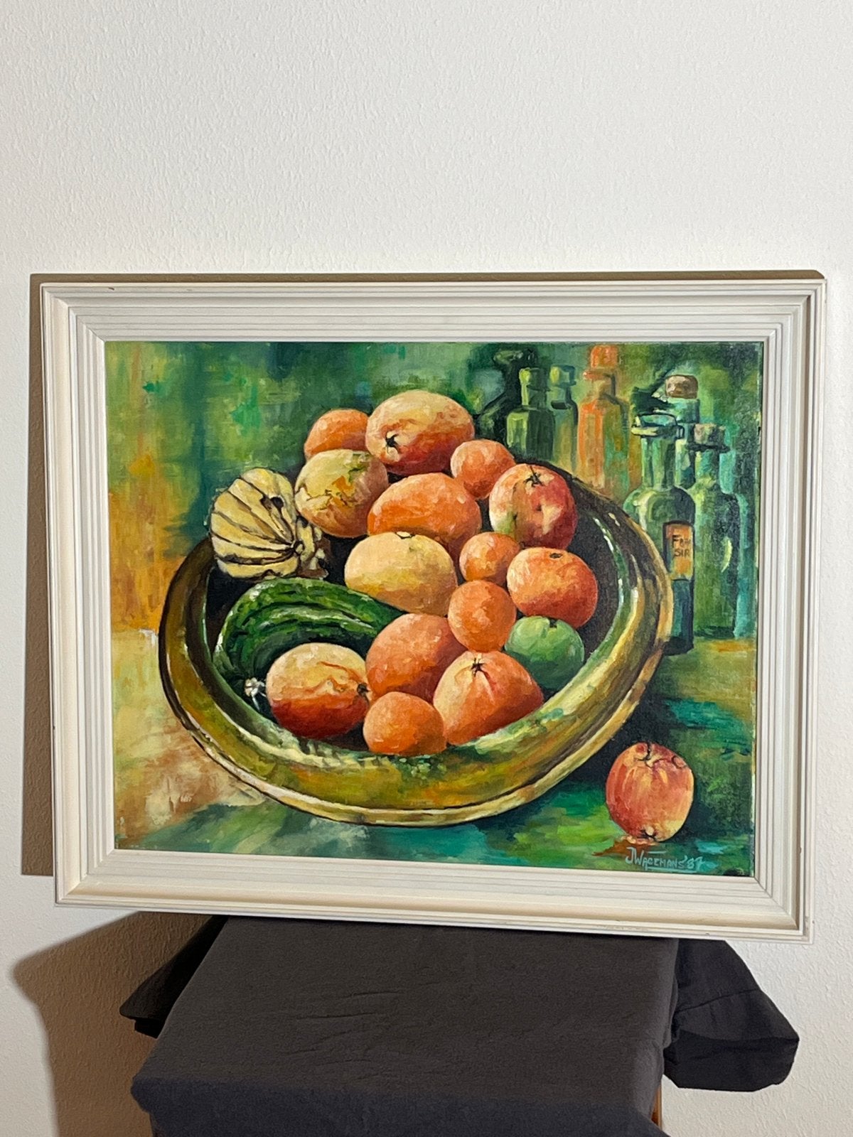 Stilleven met fruit en flessen, gesigneerd J. Wagemans '87, Antiek en Kunst, Doek, Realistisch, Stilleven, Ophalen of Verzenden