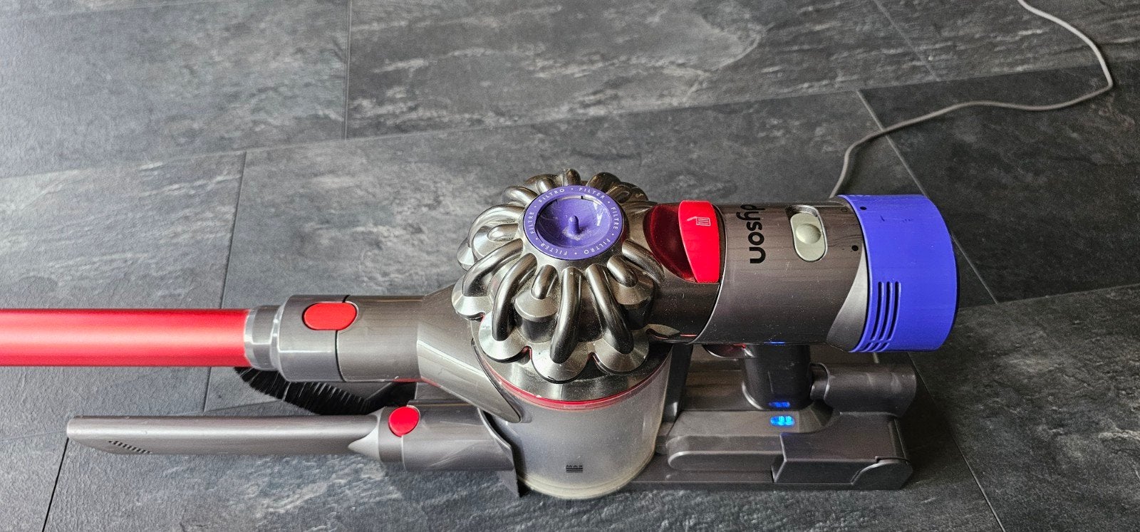 Dyson V8 Steelstofzuiger met Oplaadstation, Gebruikt, Draadloos, Ophalen of Verzenden, Dyson