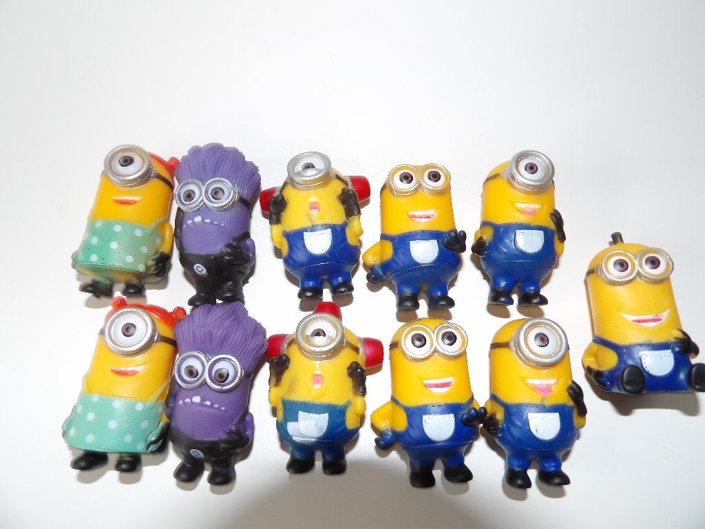 nieuw 11x minions figuurtjes, Ophalen of Verzenden, Nieuw, Taarten of Cupcakes, Versiering