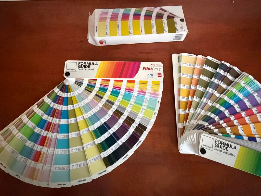Pantone kleurenwaaier, Hobby en Vrije tijd, Tekenen, Ophalen of Verzenden, Zo goed als nieuw