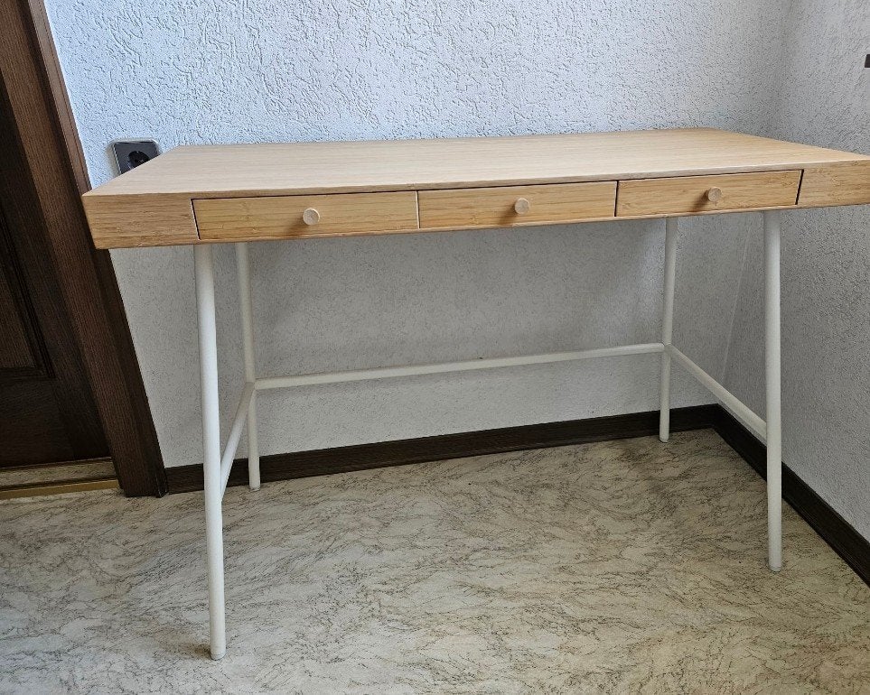 Ikea bamboe bureau 102x49 - buitenkansje wegens verhuizing, Ophalen
