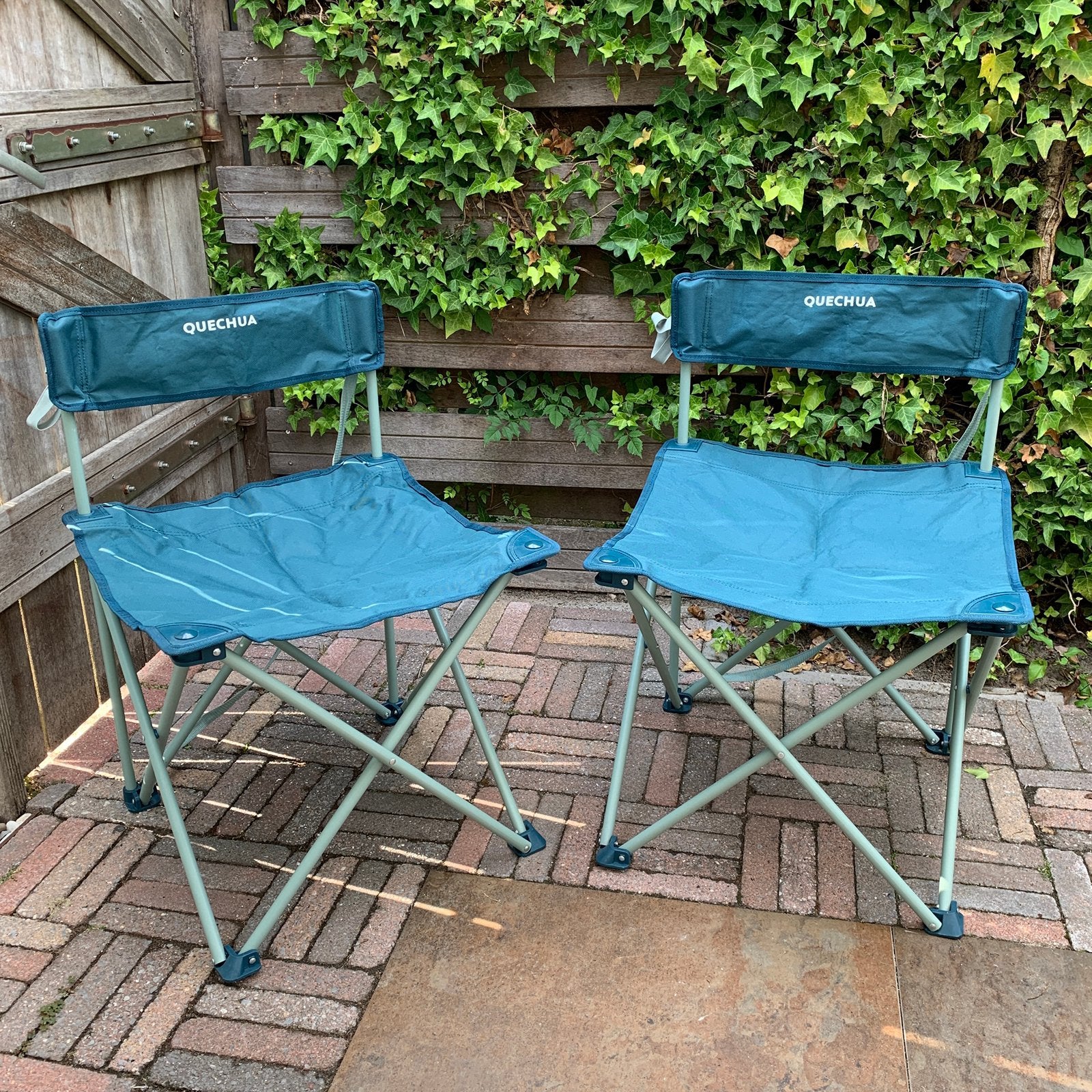 2 nette Decathlon Quechua camping stoelen, Caravans en Kamperen, Ophalen, Zo goed als nieuw, Campingstoel