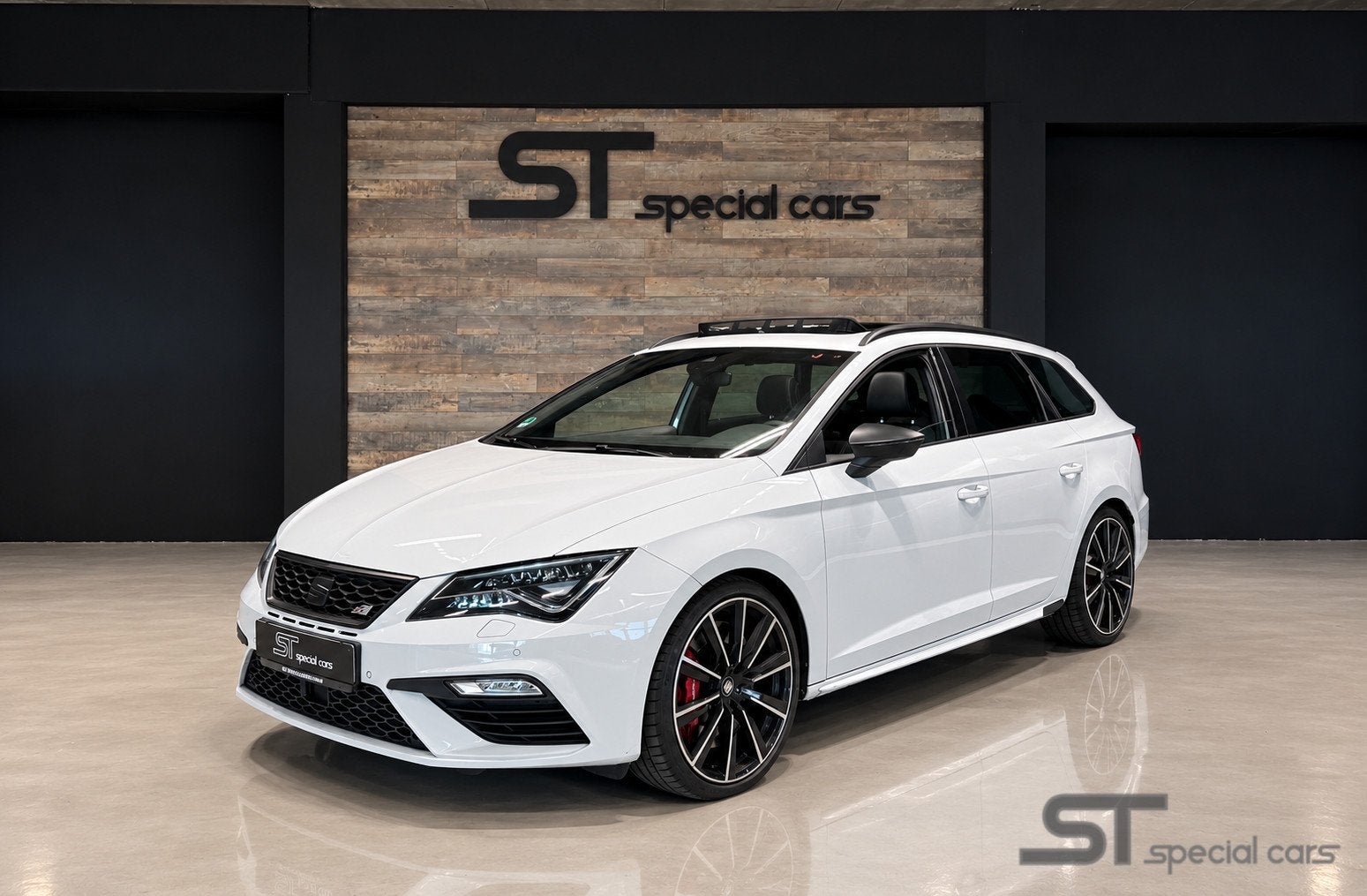Seat Leon ST 2.0 TSI CUPRA 300 4DRIVE|Pano|Brembo|ABT 370pk, Auto's, Gebruikt, Zwart, 4 cilinders, Leon