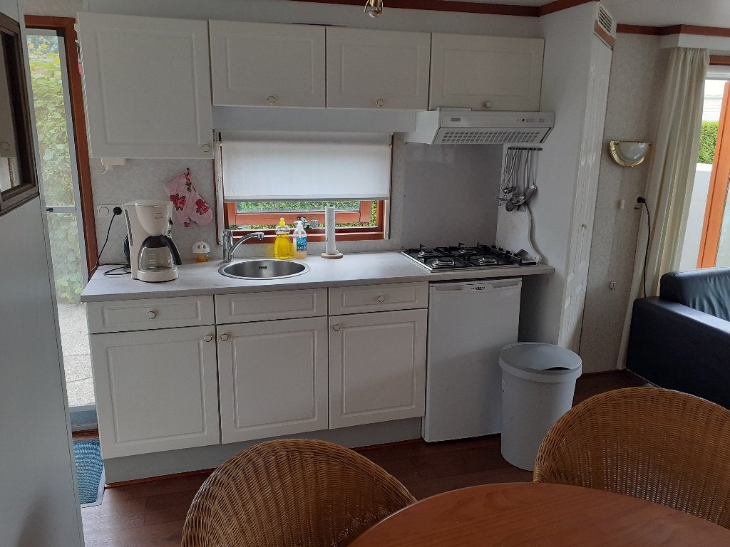 Foto 8 van te koop mooi chalet met tuinhuis naast zwem vis en vaarwater